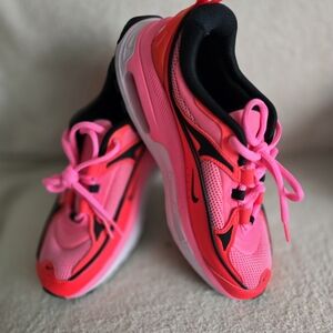 Nike Air Max Bliss sneakers in pink